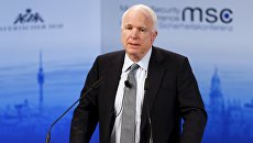 Сенатор США Джон Маккейн выступает на Мюнхенской конференции по безопасности Сенатор США Джон Маккейн выступает на Мюнхенской конференции по безопасности