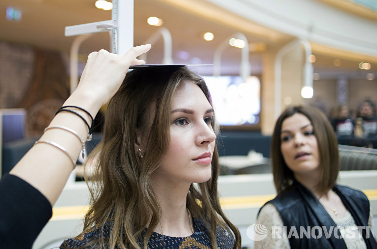 Девушка на открытом кастинге конкурса красоты Мисс Россия 2016 Девушка на открытом кастинге конкурса красоты Мисс Россия 2016