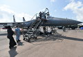 Посетители на авиашоу Singapore Airshow в Сингапуре Посетители на авиашоу Singapore Airshow в Сингапуре