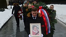 Москвичи во время прощания с заслуженной артисткой России Натальей Крачковской Москвичи во время прощания с заслуженной артисткой России Натальей Крачковской