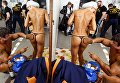 Участница готовится к соревнованию по бодибилдингу в Красноярске Участница готовится к соревнованию по бодибилдингу в Красноярске