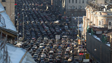 Автомобильные пробки на Тверской в Москве. Архивное фото Автомобильные пробки на Тверской в Москве. Архивное фото