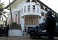 Полиция возле отеля Etoile du Sud, где террористы открыли стрельбу. Кот-д'Ивуар, 13 марта 2016 Полиция возле отеля Etoile du Sud, где террористы открыли стрельбу. Кот-д'Ивуар, 13 марта 2016