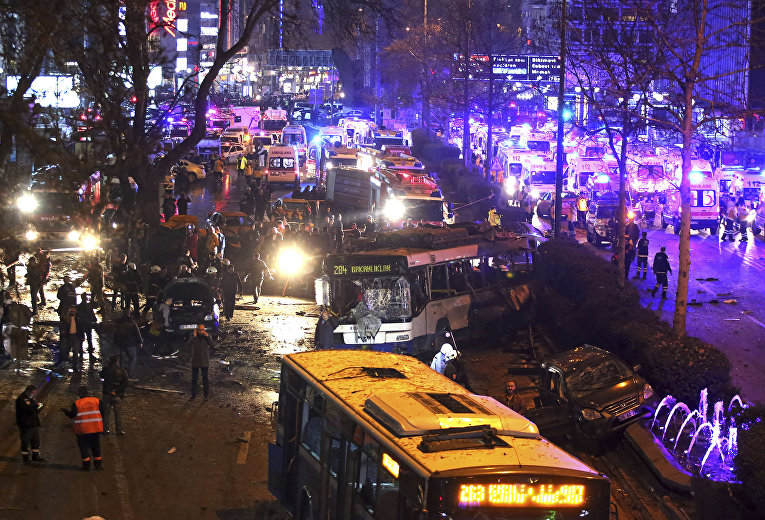 На месте теракта в Анкаре, 13 марта 2016 На месте теракта в Анкаре, 13 марта 2016