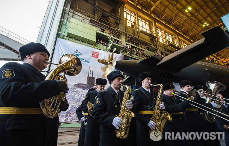Спуск на воду подводной лодки Великий Новгород в Санкт-Петербурге Спуск на воду подводной лодки Великий Новгород в Санкт-Петербурге