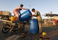 Доставка питьевой воды. Карачи, Пакистан Доставка питьевой воды. Карачи, Пакистан