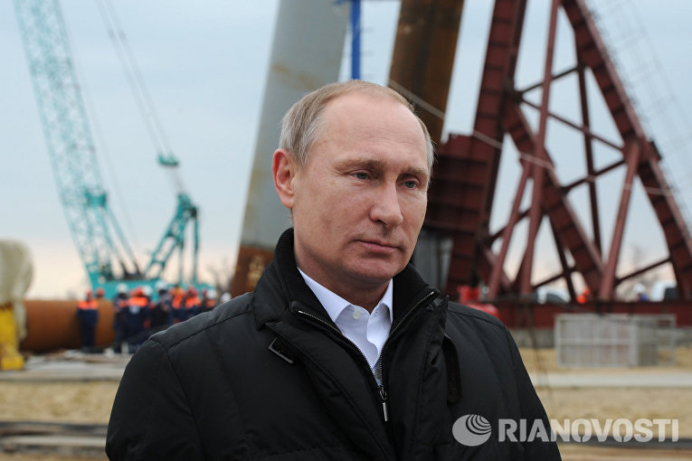 Президент России Владимир Путин во время прямой трансляции обращения с острова Тузла в Керченском проливе Президент России Владимир Путин во время прямой трансляции обращения с острова Тузла в Керченском проливе