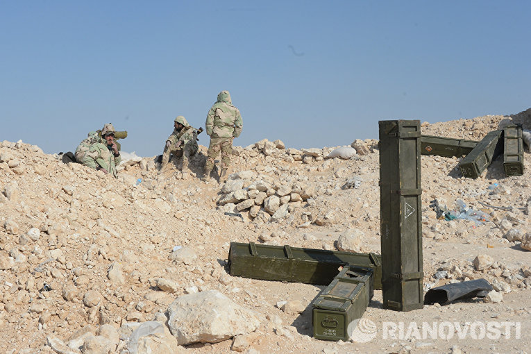Бойцы отряда ополчения Соколы пустыни на переднем крае в 10 км от Пальмиры Бойцы отряда ополчения Соколы пустыни на переднем крае в 10 км от Пальмиры
