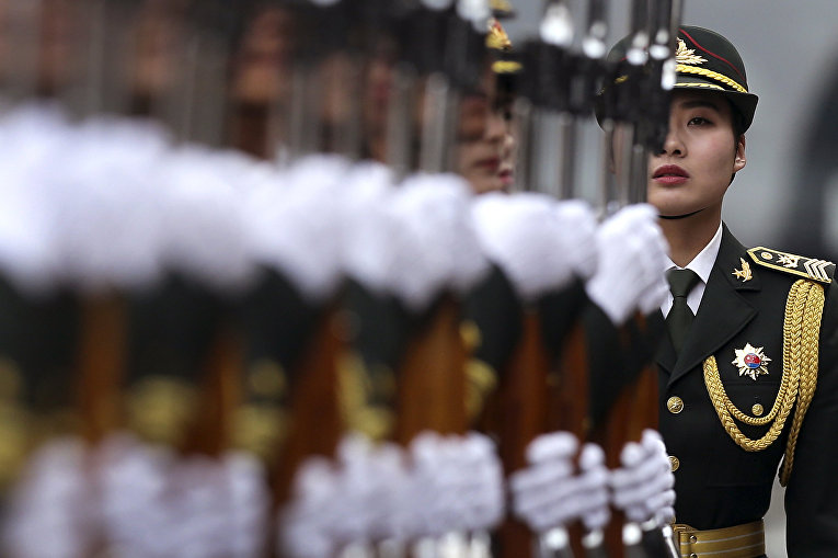 Народно-освободительная армия Китая в Пекине Народно-освободительная армия Китая в Пекине