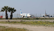 Самолет A320 компании EgyptAir в аэропорту Ларнаки, Кипр. Архивное фото Самолет A320 компании EgyptAir в аэропорту Ларнаки, Кипр. Архивное фото