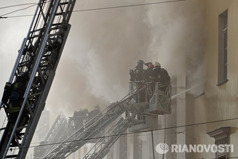 Пожар в здании Министерства обороны в Москве Пожар в здании Министерства обороны в Москве