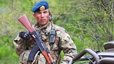 Военнослужащий армии Таджикистана. Архивное фото Военнослужащий армии Таджикистана. Архивное фото