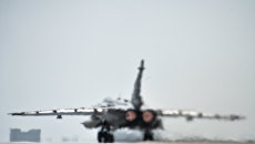 Российский фронтовой бомбардировщик Су-24 готовится к вылету с авиабазы Хмеймим в сирийской провинции Латакия Российский фронтовой бомбардировщик Су-24 готовится к вылету с авиабазы Хмеймим в сирийской провинции Латакия