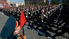 Военнослужащие парадных расчетов во время военного парада на Красной площади в честь 71-й годовщины Победы в Великой Отечественной войне 1941-1945 годов Военнослужащие парадных расчетов во время военного парада на Красной площади в честь 71-й годовщины Победы в Великой Отечественной войне 1941-1945 годов