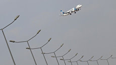 Самолет авиакомпании EgyptAir совершает посадку в аэропорту Каира, Египет. 19 мая 2016 Самолет авиакомпании EgyptAir совершает посадку в аэропорту Каира, Египет. 19 мая 2016