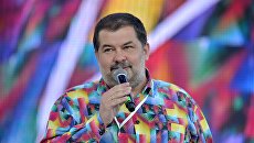 Писатель Сергей Лукьяненко выступает на книжном фестивале Красная площадь в Москве. Писатель Сергей Лукьяненко выступает на книжном фестивале Красная площадь в Москве.