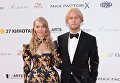 Актриса Светлана Устинова и продюсер Илья Стюарт на церемонии закрытия 27-го Открытого российского кинофестиваля Кинотавр Актриса Светлана Устинова и продюсер Илья Стюарт на церемонии закрытия 27-го Открытого российского кинофестиваля Кинотавр