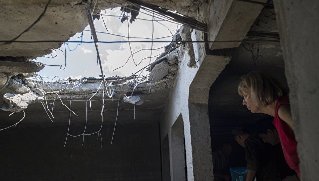 Последствия обстрелов Донецка украинскими силовиками. Архивное фото