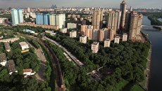 Район Щукино, железнодорожные пути и жилой комплекс Алые Паруса в Москве Район Щукино, железнодорожные пути и жилой комплекс Алые Паруса в Москве