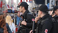 Полиция на улице Стамбула. Архивное фото Полиция на улице Стамбула. Архивное фото