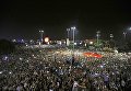 Демонстрация возле аэропорта Ататюрка в Стамбуле, Турция Демонстрация возле аэропорта Ататюрка в Стамбуле, Турция