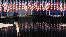 Дональд Трамп с дочерью Иванкой на съезде Республиканской партии США в Огайо. 22 июля 2016 Дональд Трамп с дочерью Иванкой на съезде Республиканской партии США в Огайо. 22 июля 2016