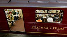 Поезд метро. Архивное фото Поезд метро. Архивное фото