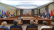 Дмитрий Медведев на заседании ЕврАзЭС в Сочи. 12 августа 2016 Дмитрий Медведев на заседании ЕврАзЭС в Сочи. 12 августа 2016