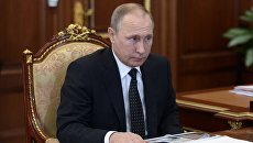 Президент РФ В. Путин. Архивное фото Президент РФ В. Путин. Архивное фото