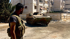 Бойцы сирийской армии при штурме военных училищ на юго-западе Алеппо Бойцы сирийской армии при штурме военных училищ на юго-западе Алеппо
