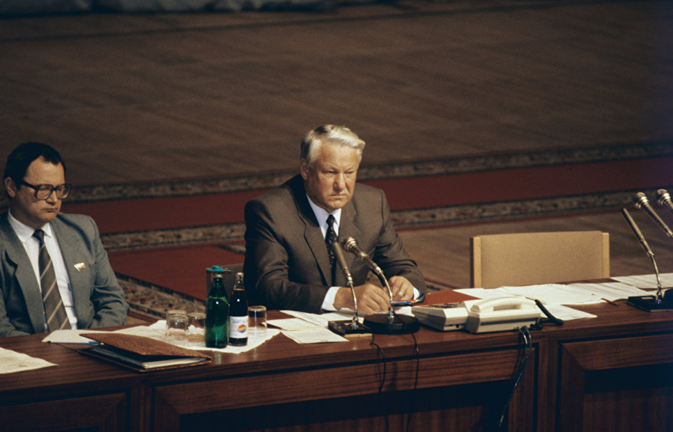 12 июня 1993. Чрезвычайная сессия Верховного совета РСФСР, 21 августа 1991 года. Ельцин на заседании. Верховный совет РСФСР 1993. Верховный совет 1992.