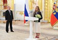 Владимир Путин и олимпийская чемпионка по синхронному плаванию Алла Шишкина на церемонии вручения государственных наград победителям и призерам Олимпийских игр в Рио-де-Жанейро. 25 августа 2016 Владимир Путин и олимпийская чемпионка по синхронному плаванию Алла Шишкина на церемонии вручения государственных наград победителям и призерам Олимпийских игр в Рио-де-Жанейро. 25 августа 2016