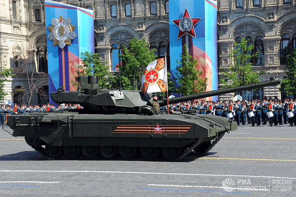 Танк Т-14 на гусеничной платформе Армата во время военного парада на Красной площади в честь 71-й годовщины Победы в Великой Отечественной войне 1941-1945 годов Танк Т-14 на гусеничной платформе Армата во время военного парада на Красной площади в честь 71-й годовщины Победы в Великой Отечественной войне 1941-1945 годов