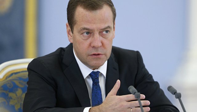 Медведев обсудит с министрами бюджет России на трехлетку