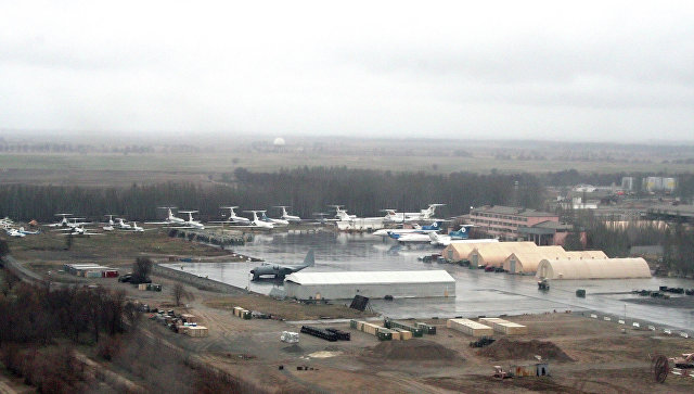 Акаев назвал отказ разместить AWACS одной из причин "тюльпановой революции"