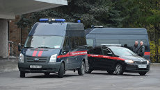Машины Следственного комитета у здания городской администрации подмосковного Красногорска Машины Следственного комитета у здания городской администрации подмосковного Красногорска
