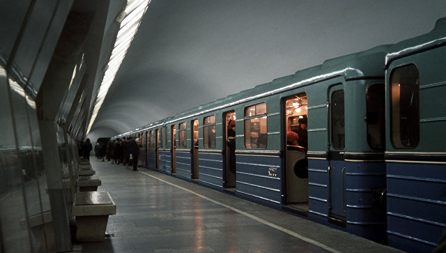 На оранжевой ветке метро остановились поезда