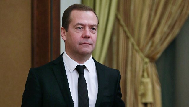 Медведев поздравил специалистов в Днем машиностроителя