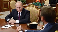 Президент РФ Владимир Путин и председатель Госдумы РФ Сергей Нарышкин во время встречи в Кремле. 22 сентября 2016 Президент РФ Владимир Путин и председатель Госдумы РФ Сергей Нарышкин во время встречи в Кремле. 22 сентября 2016