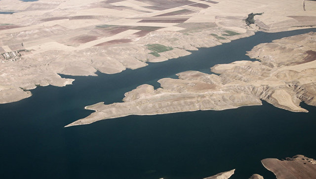 Вид сверху на реку Евфрат