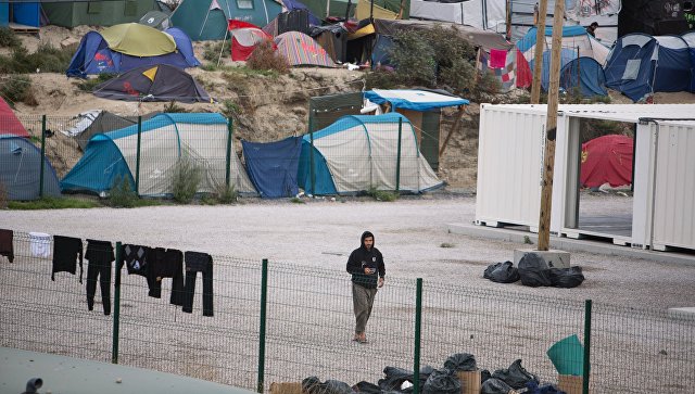 В Кале в лагере беженцев произошли столкновения между полицией и мигрантами