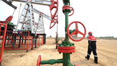 Добыча нефти в городах Ханты-Мансийского автономного округа. Архивное фото Добыча нефти в городах Ханты-Мансийского автономного округа. Архивное фото