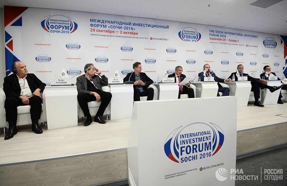 Президент Республики Татарстан Рустам Минниханов выступает на международном инвестиционном форуме Сочи 2016 Президент Республики Татарстан Рустам Минниханов выступает на международном инвестиционном форуме Сочи 2016