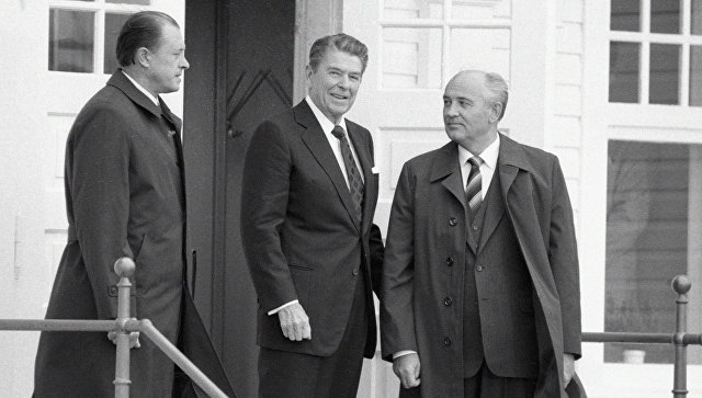 Переговоры лидеров СССР и США Михаила Горбачева и Рональда Рейгана