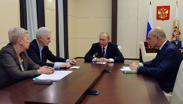 Путин обсудил с чиновниками финансирование науки