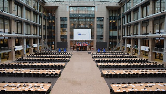 Потянулись на выход: европейцы хотят референдумов по отношениям с ЕС
