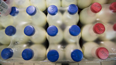 Молочная продукция PepsiCo на прилавке в магазине. Архивное фото Молочная продукция PepsiCo на прилавке в магазине. Архивное фото