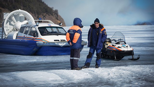 Спасатели приостановили поиск пропавших в Куршском заливе рыбаков