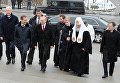 Владимир Путин, Дмитрий Медведев и патриарх Кирилл на церемонии открытия памятника князю Владимиру Владимир Путин, Дмитрий Медведев и патриарх Кирилл на церемонии открытия памятника князю Владимиру