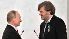 Президент РФ В. Путин и Эмир Кустурица. Архивное фото Президент РФ В. Путин и Эмир Кустурица. Архивное фото